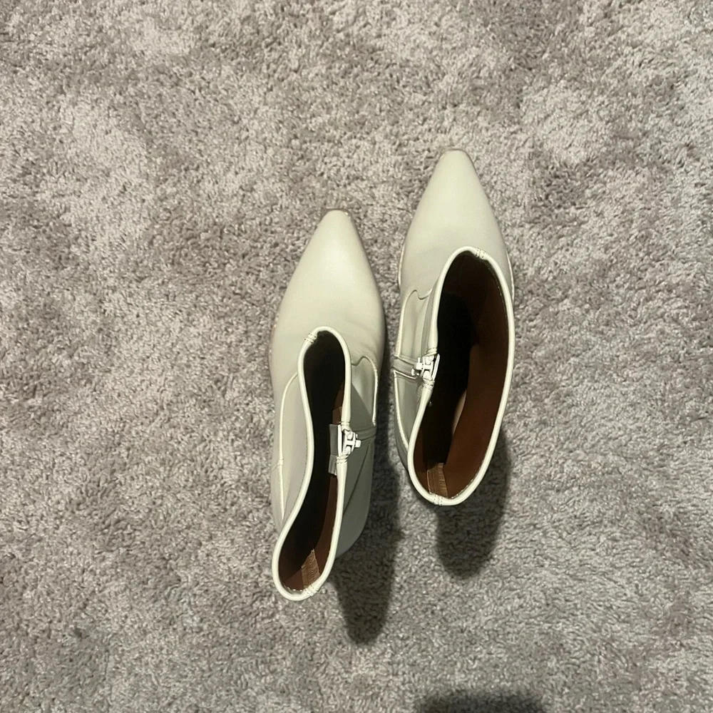 NWOT Women's Aubree Ankle Boots - Universal Thread Off-White Size 10 - Picture 2 of 7